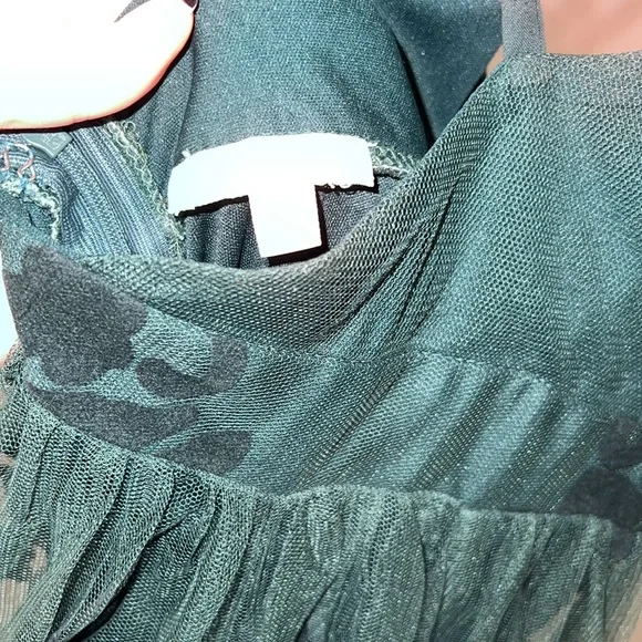 Vici Elegant Green Evening Dress - Picture 9 of 12